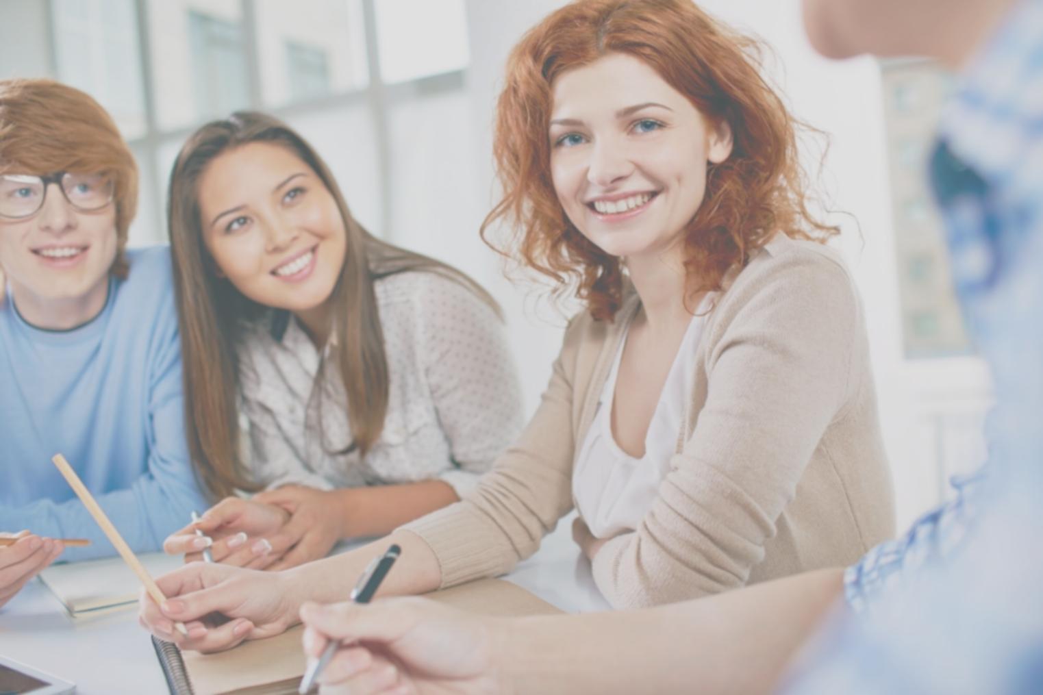 Finanzteam bei der Besprechung von Analyseergebnissen